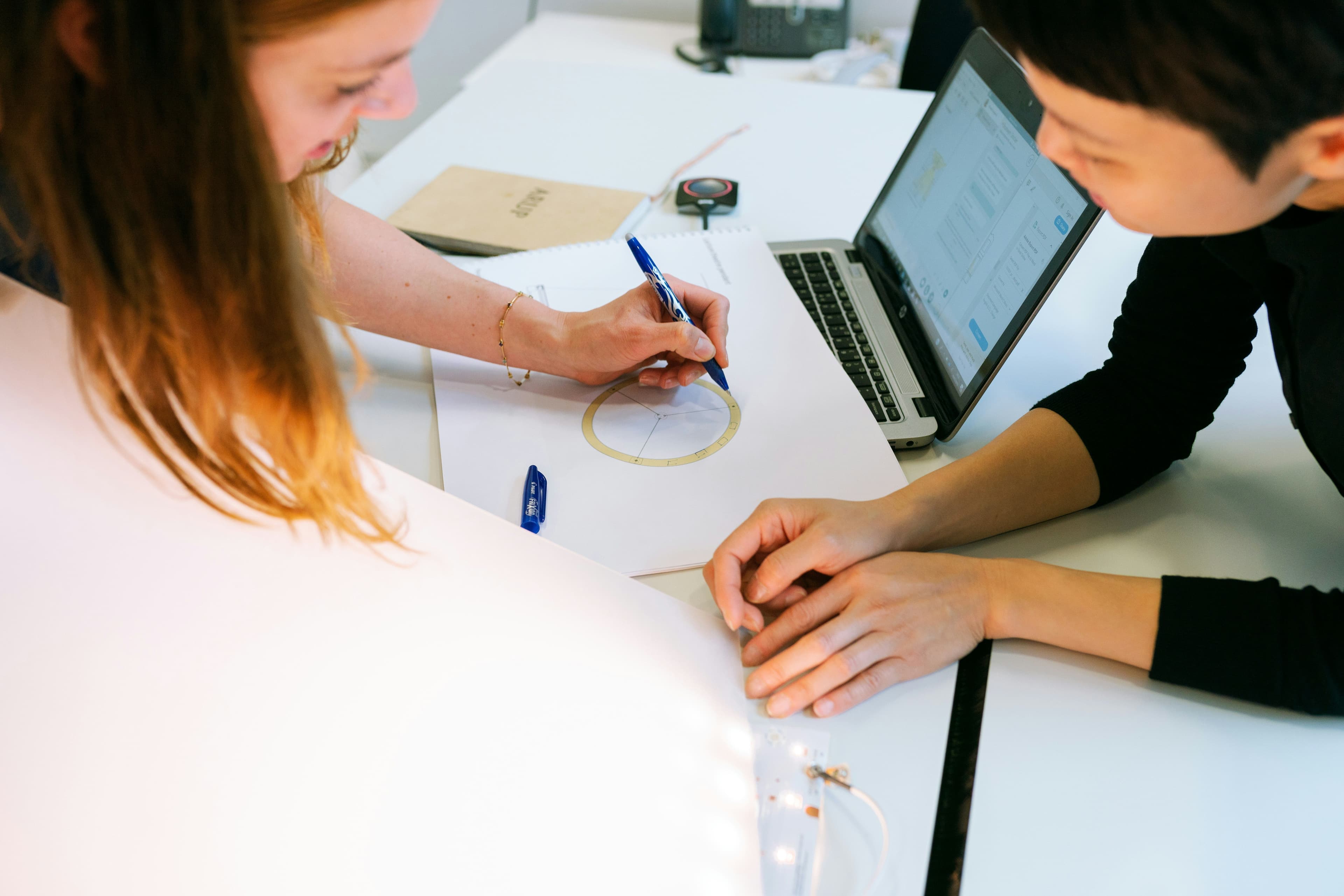 Side Hustles for Stay-at-Home Parents: 14 Flexible Ideas That Work Around Kids