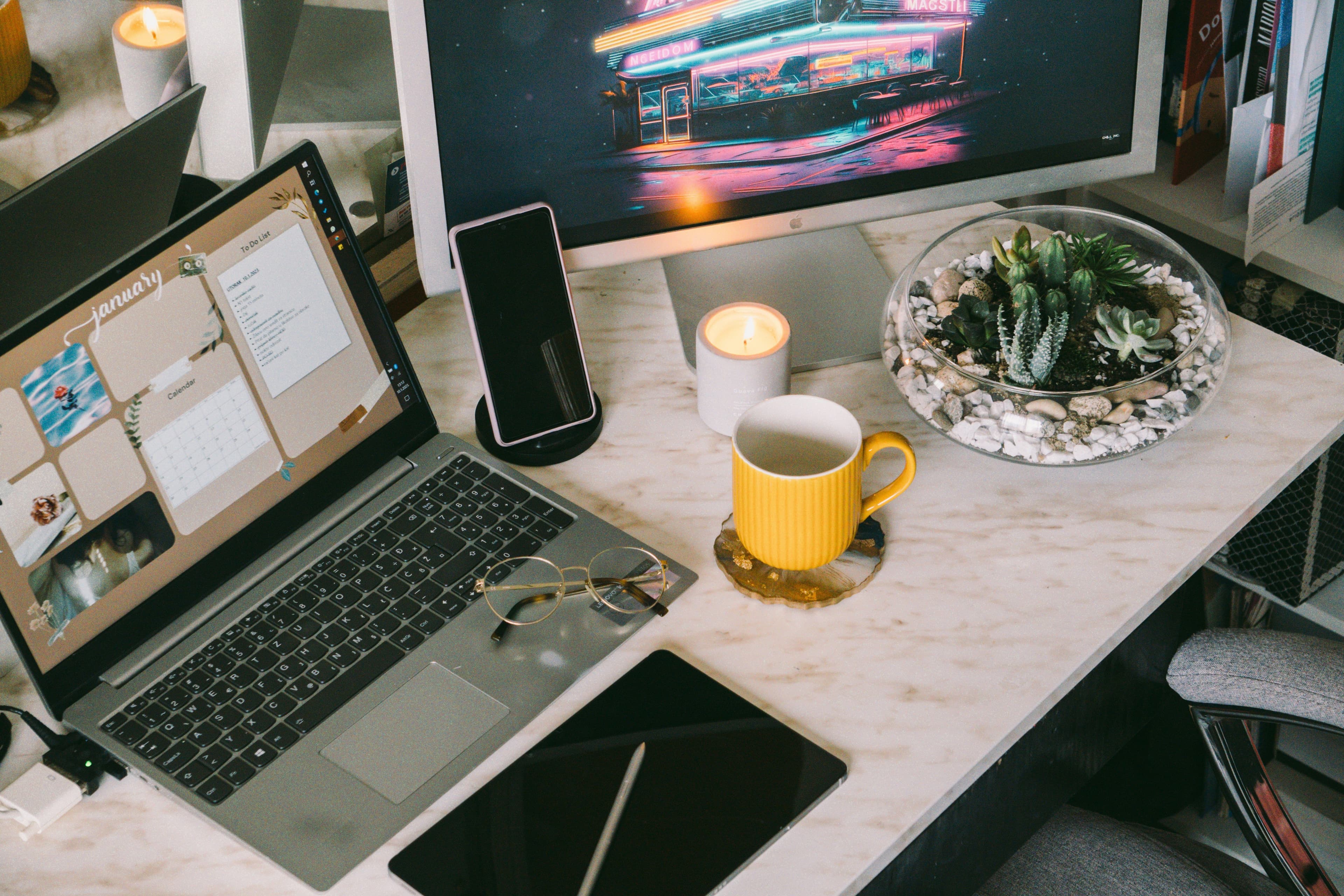 Side Hustle Tax Guide 2025: Deductions, Record Keeping & What You Must Know